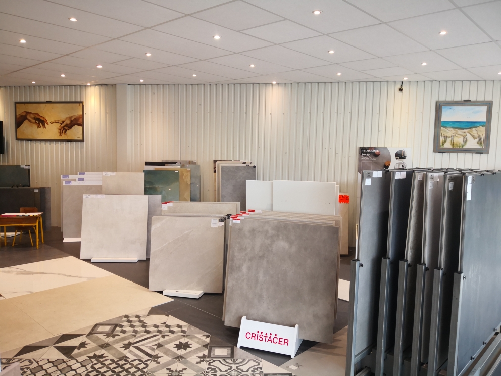 Vente de carrelage intérieur et extérieur : choix de formats, effets matière et finitions durables